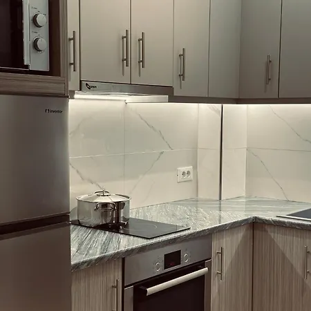 Heart 1 Bedroom Apartment *